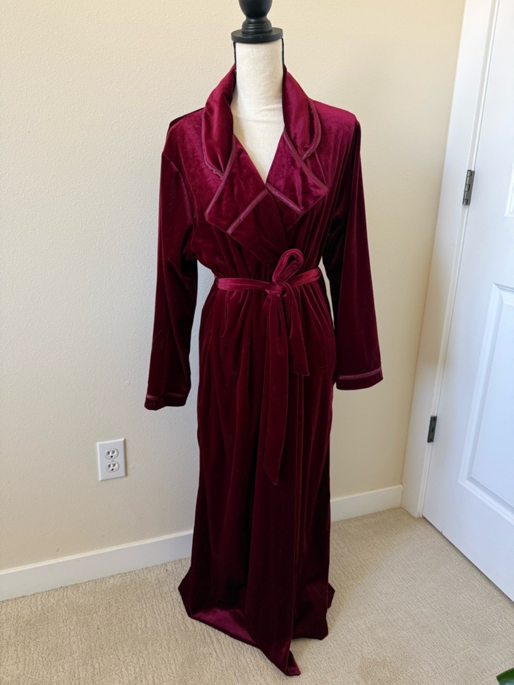 Vintage Woman's Red Velvet luxurious Robe By Cinema Etoile 100% Polyester